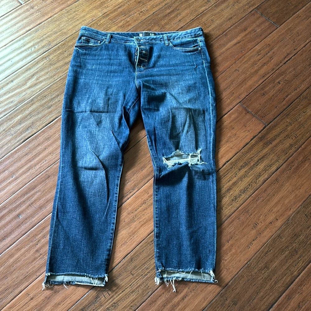 Kut from the Kloth. Reese Fab Ab Ankle Straight distressed